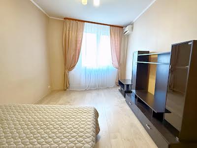 квартира за адресою Анни Ахматової вул., 45