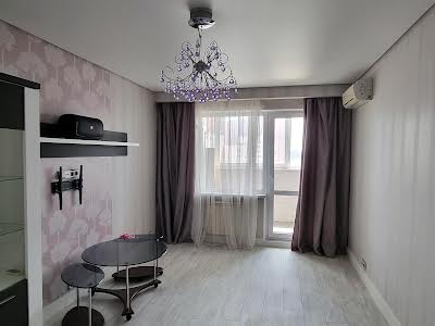 квартира за адресою Анни Ахматової вул., 16-В