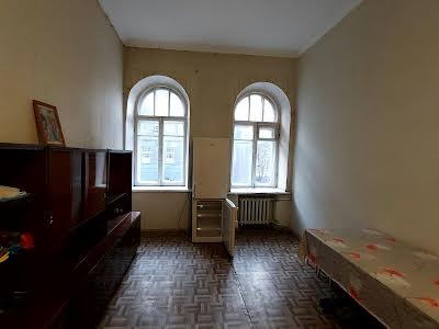 комерційна за адресою Заньковецької вул., 10