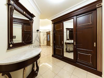 квартира за адресою Кудрявський узвіз, 3-Б