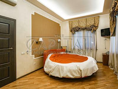 будинок за адресою с. Плюти, центральна, 8