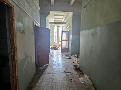 комерційна за адресою Салютна вул., 5А