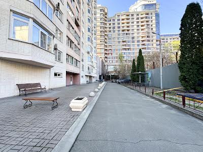 комерційна за адресою Жилянська вул., 59