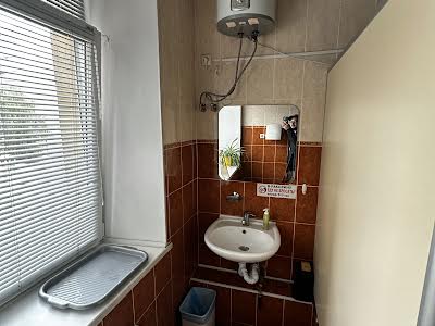 комерційна за адресою Західна вул., 3ц