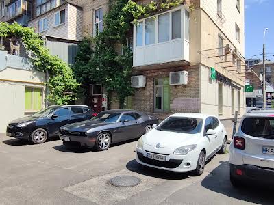 комерційна за адресою Антоновича вул. (Горького), 170/172