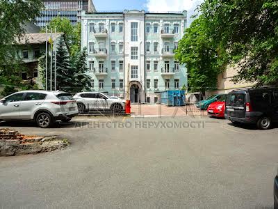 комерційна за адресою Еспланадна вул., 32-В