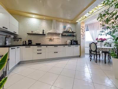 квартира за адресою Дніпровська набережна вул., 19