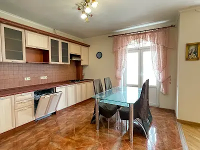 квартира за адресою Раїси Окіпної вул., 8