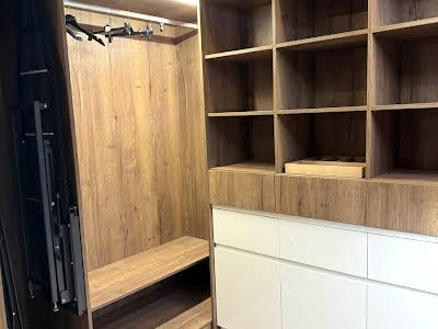 квартира за адресою Раїси Окіпної вул., 18