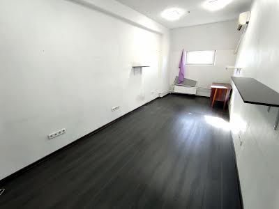 комерційна за адресою Братська вул., 6