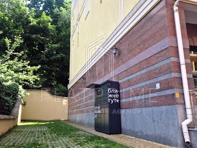 квартира за адресою Дегтярна вул., 20-А