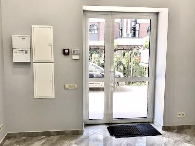 коммерческая по адресу Радистов ул., 34