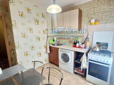 квартира за адресою Верховної Ради бульв., 18