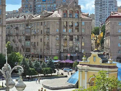 комерційна за адресою майдан Незалежності пл., 2