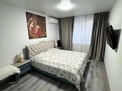 квартира за адресою Співдружності вул., 1