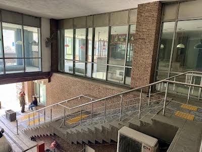 комерційна за адресою Саксаганського вул., 120