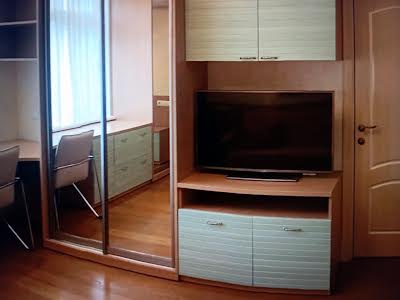 квартира за адресою Михайла Омеляновича-Павленка вул. (Суворова), 13