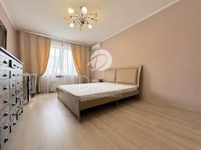 квартира за адресою Урлівська вул., 24