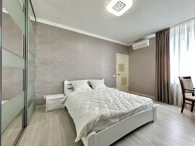 квартира по адресу Драгоманова ул., 10