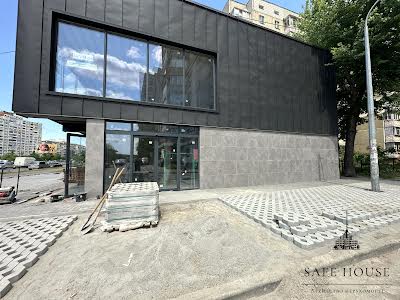 комерційна за адресою Ревуцького вул., 35а