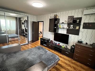 квартира по адресу Ревуцкого ул., 18-А