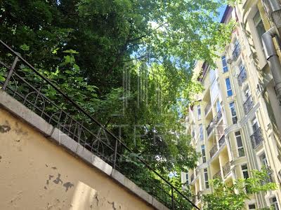 квартира за адресою Дегтярна вул., 20-А