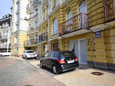 комерційна за адресою Кожум'яцька вул., 20