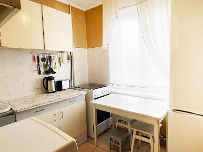 квартира за адресою Композитора Лятошинського вул., 14-А