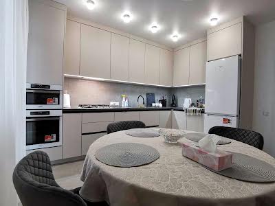 квартира за адресою Залізнична вул., 7а