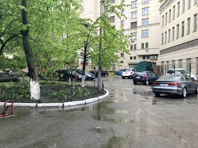 квартира по адресу Набережно-Крещатицкая ул., 3-А