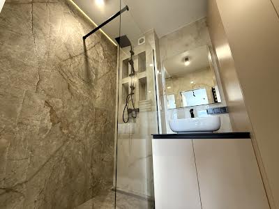 квартира за адресою Салютна вул., 2к18