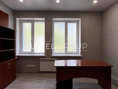 комерційна за адресою Андрія Верхогляда вул. (Михайла Драгомирова), 4