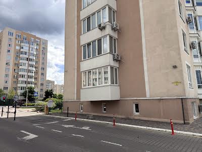 комерційна за адресою Богдана Хмельницького вул., 11