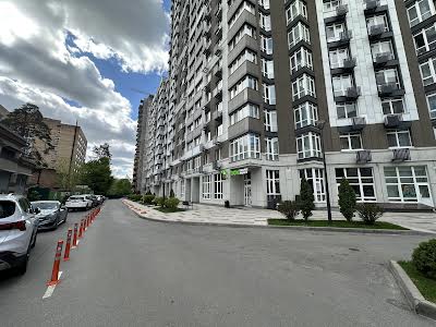 коммерческая по адресу Львівська, 15