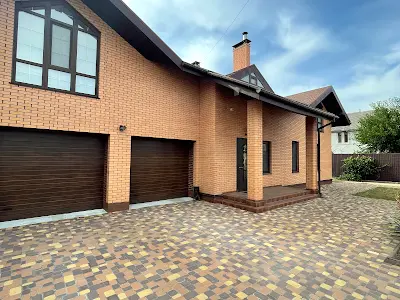 будинок за адресою Центральна вул., 15