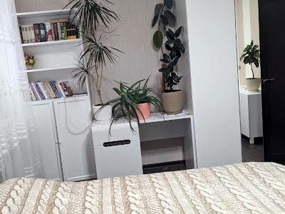 квартира за адресою Анни Ахматової вул., 30