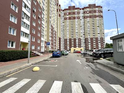 квартира по адресу Академика Глушкова просп., 9-Є