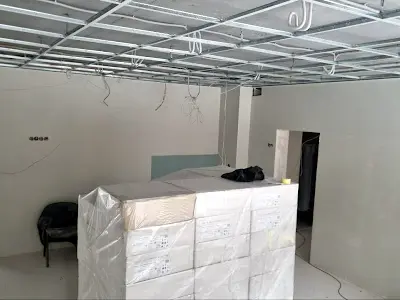 комерційна за адресою Дніпроводська вул., 1