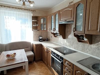 квартира за адресою вул. Небесної Сотні, 24