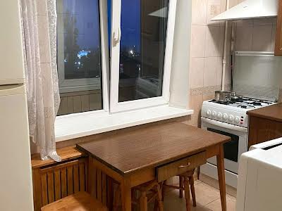 квартира за адресою Зодчих вул., 38
