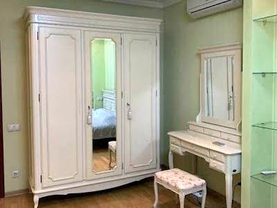 квартира за адресою Срібнокільська вул., 1