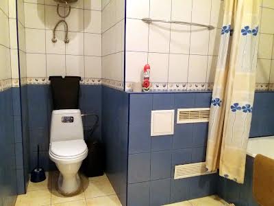 комерційна за адресою Тарасівська вул., 14