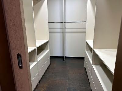 квартира за адресою Раїси Окіпної вул., 18