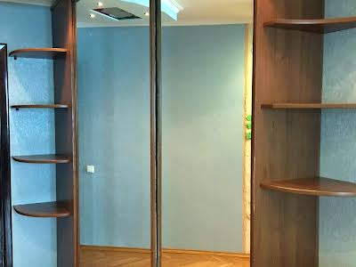 квартира за адресою Богатирська вул., 20