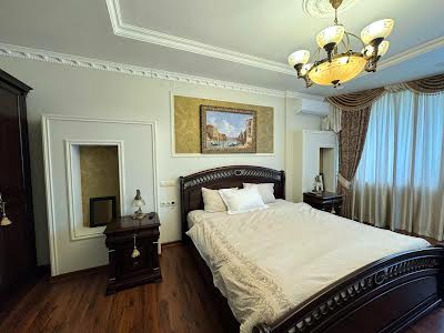 квартира за адресою Верховинна вул., 37