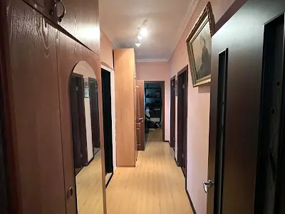 будинок за адресою Листопадна вул., 1а