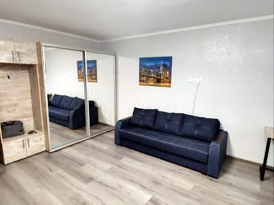 квартира за адресою Зодчих вул., 30