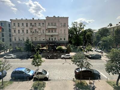комерційна за адресою Богдана Хмельницького вул., 32