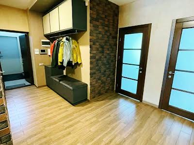 квартира за адресою Анни Ахматової вул., 30