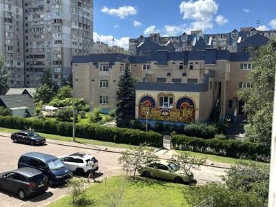 квартира за адресою Анни Ахматової вул., 3-А